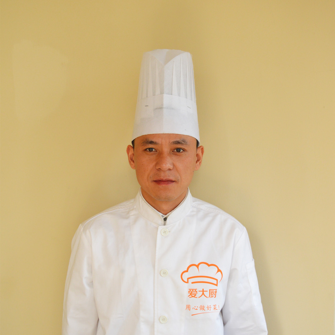 厨师: 擅长:本帮菜,湘菜     每次不论拿什么菜 徐大厨都有办法处理